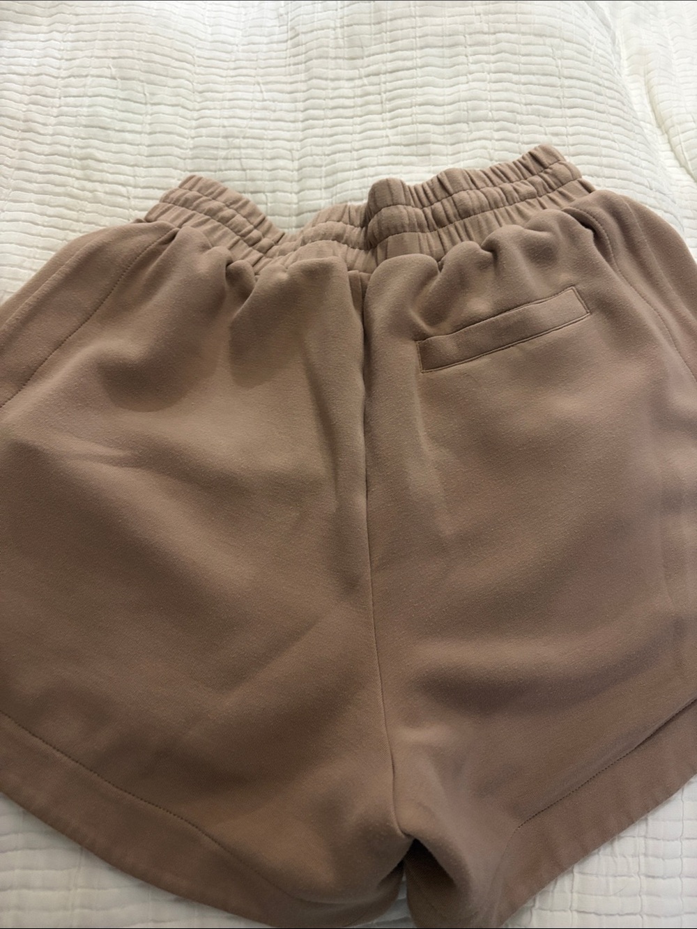 Varley Keely High rise short 4 inch size medium in a beige mocha color - Picture 12 of 15